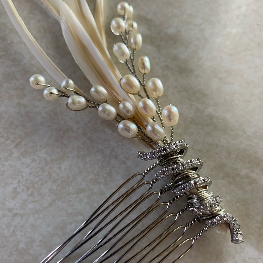 Vintage hairpiece w/ Crystal, feather & seed pearl detail